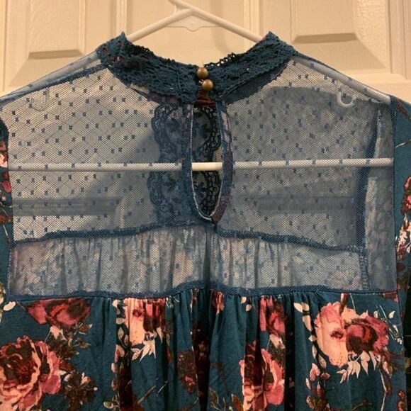 Taylor and Sage Flare Arm Top - Picture 8 of 8